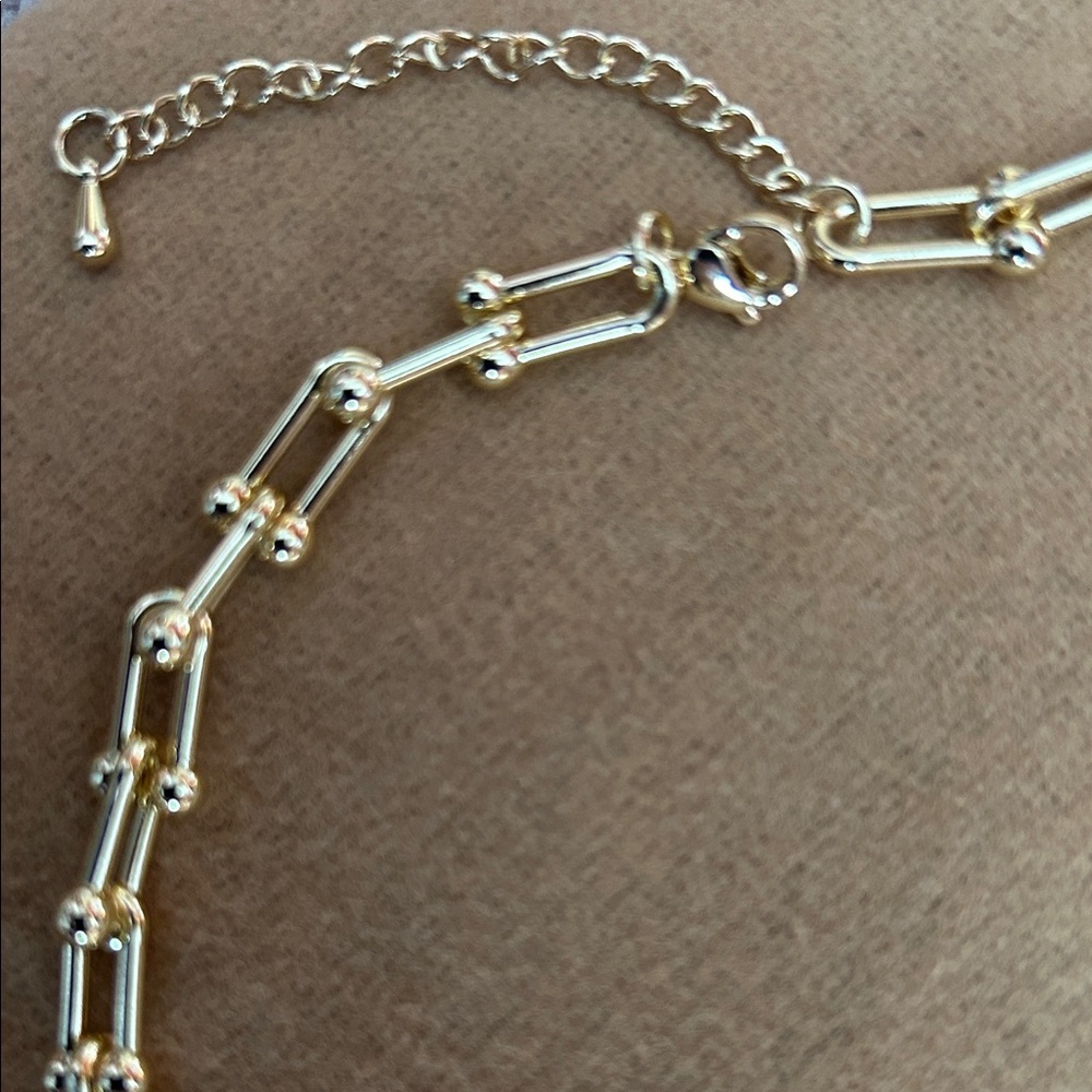 Gold Plated Hardware Linked Horsebit Necklace with Pave Oval Center NEW - Picture 3 of 3